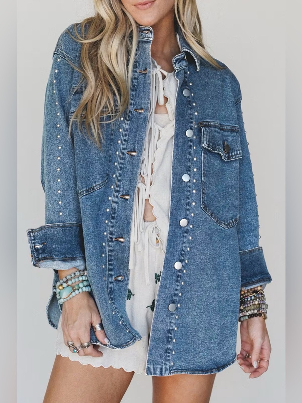 Rivet Embellished Western Style Regular Fit Long Sleeve Denim Jacket